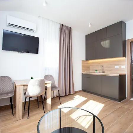 Sirena - Modern With Free Parking 4*