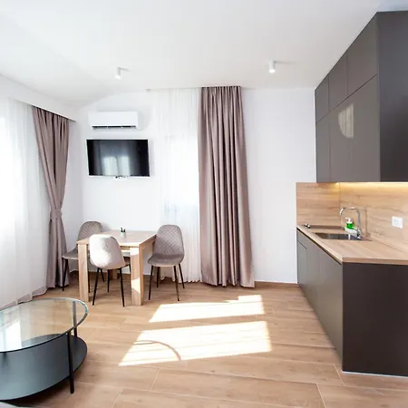 Sirena - Modern With Free Parking Budua